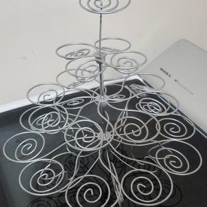 Swirl Cupcakes stand.